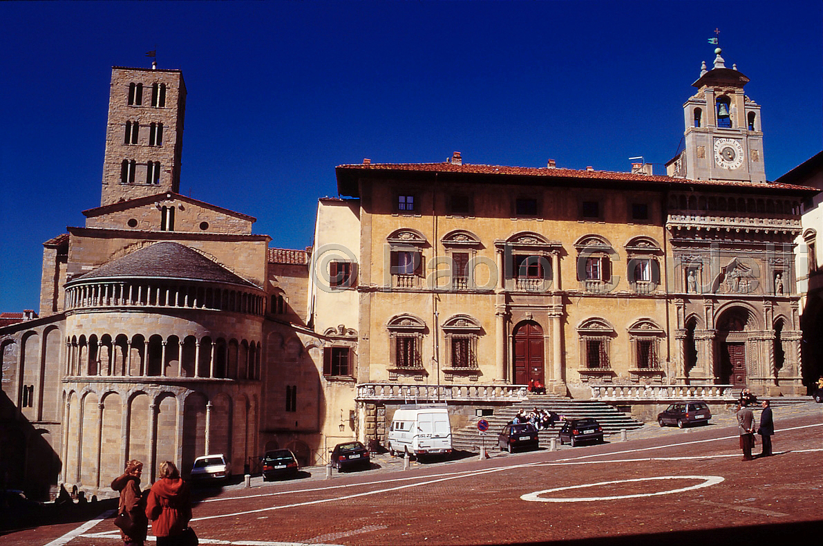 Piazza Grande, Arezzo, Tuscany, Italy
 (cod:Tuscany 32)